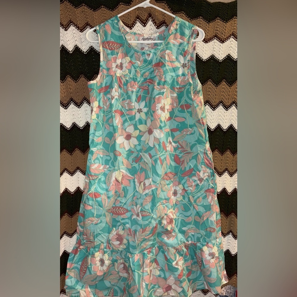 Vintage Anthony Richards cover gown, size medium.